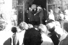 Funeral en la iglesia de San Pedro, en Tineo